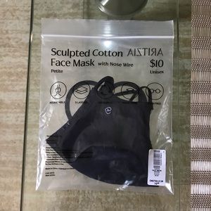 NEW Aritzia Sculpted Cotton Face Mask Petite seen on Blackpink Jennie and Rosé